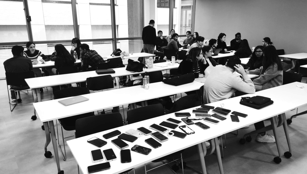 Confiscation téléphones école • ANTON MALAFEEV • SKEMA • телефоны
